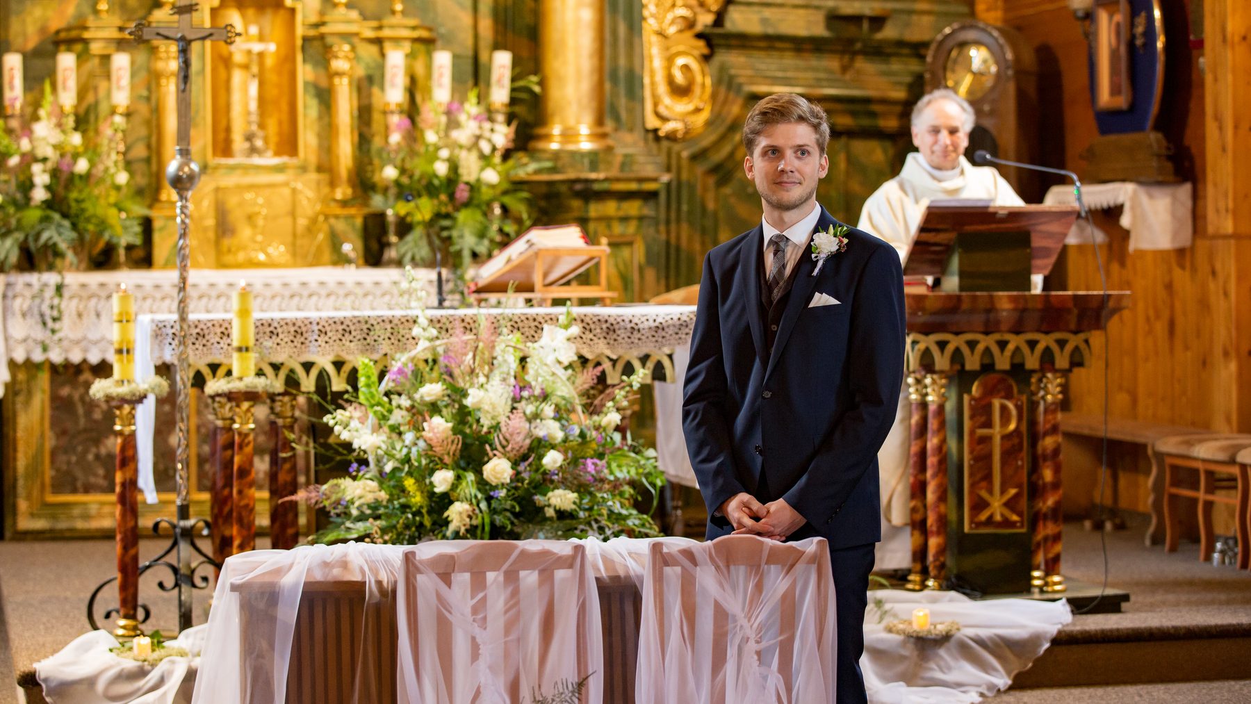 Marié attendant la mariée