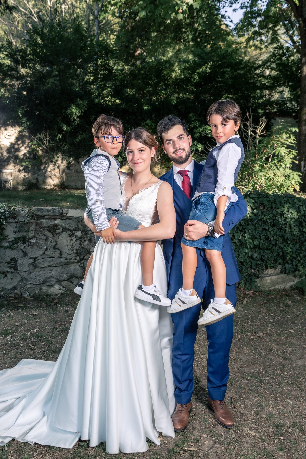 Famille mariés jardin